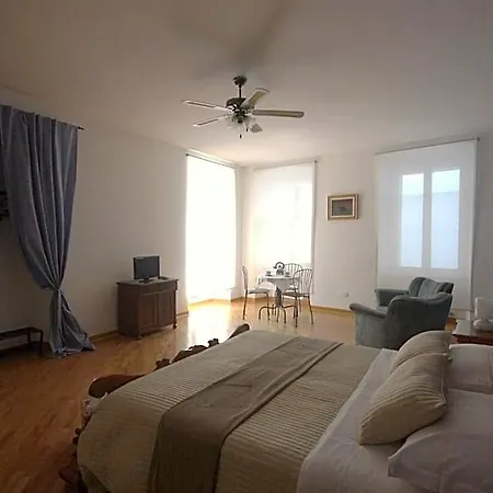 Konukevi Palazzo Brigido Trieste
